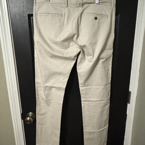 Like New Mens J Crew Light Kahki Slim Cut Pants 35 x 32 - Picture 4 of 4